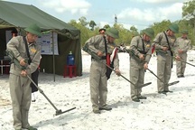 Khởi động dự án 20 triệu USD khắc phục hậu quả bom mìn sau chiến tranh