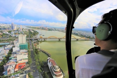 Đà Nẵng mở lại tour bay trực thăng ngắm thành phố