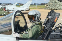 Nguyên soái Anh quan ngại việc Trung Quốc tuyển phi công quân sự phương Tây