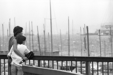 16 bức ảnh về trận bão lịch sử 40 năm trước ở Hồng Kong