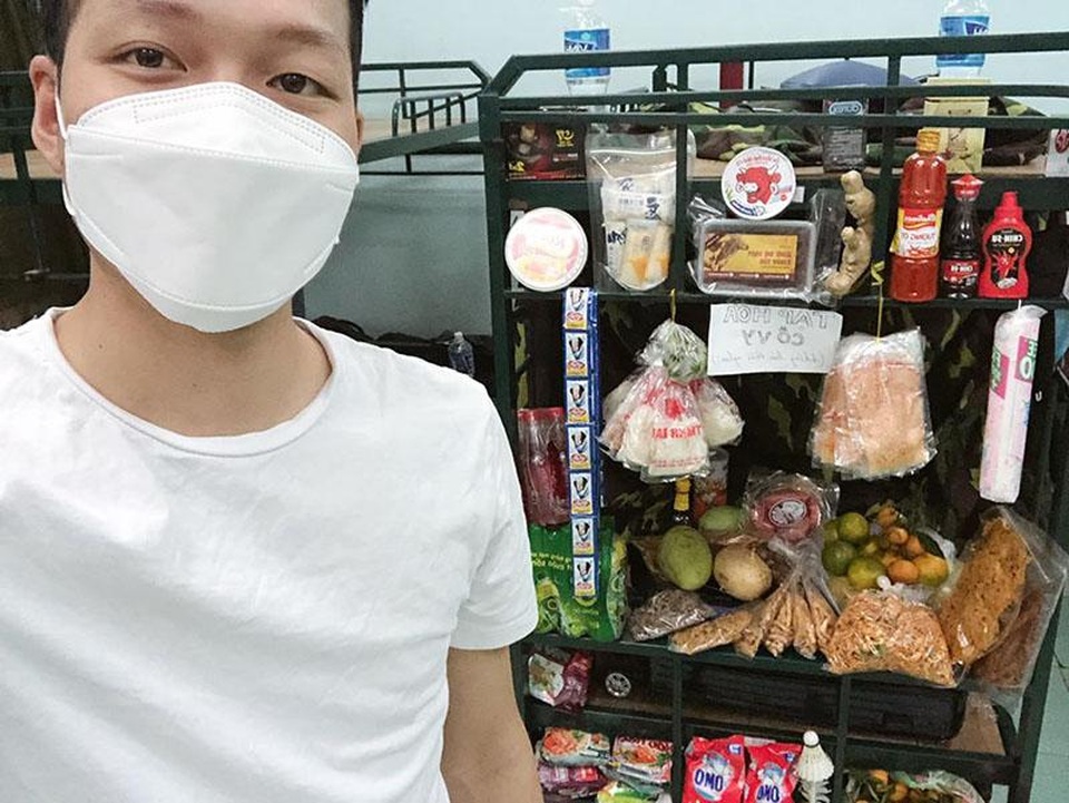 Chàng trai trở về từ Séc mở “tiệm tạp hóa Cô Vy” trong khu cách ly - 2 Chàng trai trở về từ Séc mở “tiệm tạp hóa Cô Vy” trong khu cách ly - 2