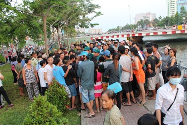 Thi thể phụ nữ nổi trên kênh Nhiêu Lộc - Thị Nghè