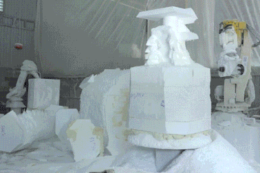 Những "cánh tay robot" hỗ trợ sản xuất linh vật rồng ở TPHCM