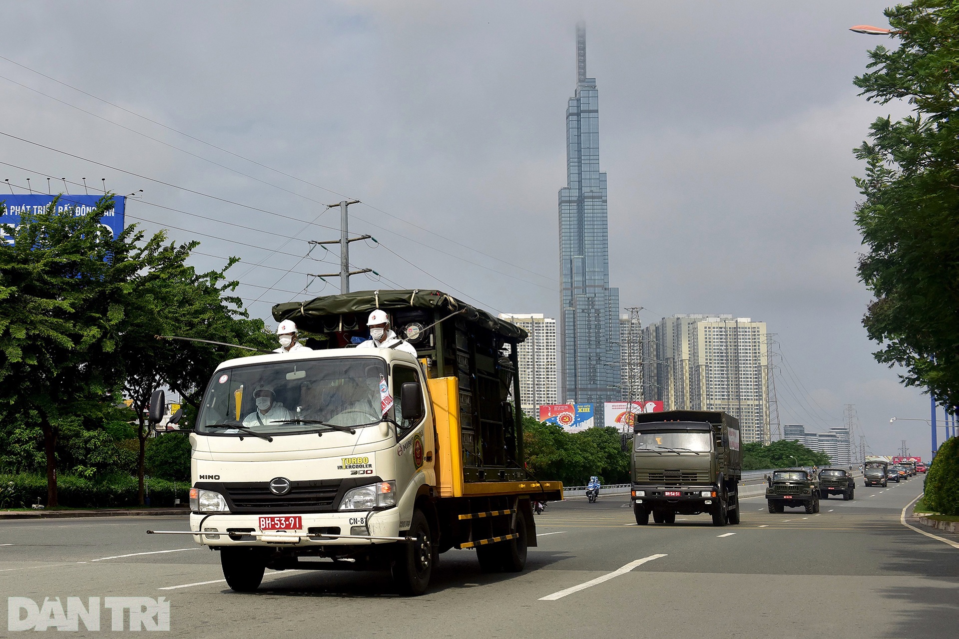 Xe đặc chủng phun khử khuẩn diện rộng toàn TPHCM - 12 Xe đặc chủng phun khử khuẩn diện rộng toàn TPHCM - 12