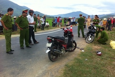 Hai học sinh đi luyện thi đại học tông chết một phụ nữ