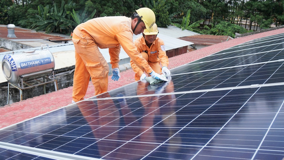 EVNSPC tăng cường hợp tác phát triển điện mặt trời áp mái - 1 EVNSPC tăng cường hợp tác phát triển điện mặt trời áp mái - 1
