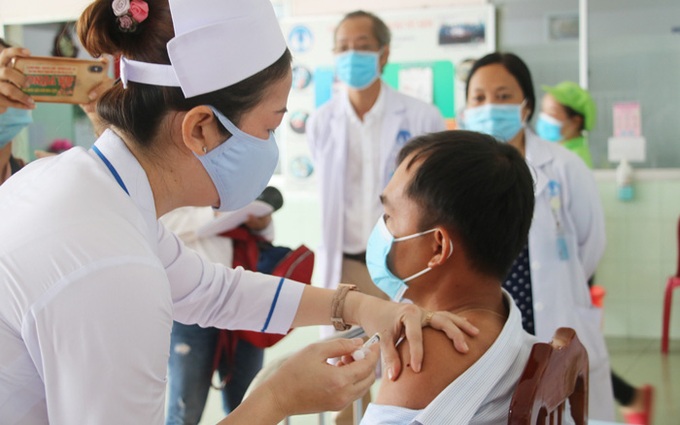 TP.HCM dự kiến tiêm vaccine Covid-19 cho 200.000 người/ngày