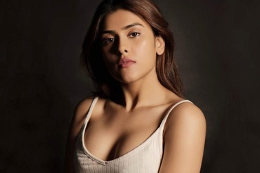 Nữ diễn viên xinh đẹp người Ấn Độ bị bắt vì sử dụng cần sa