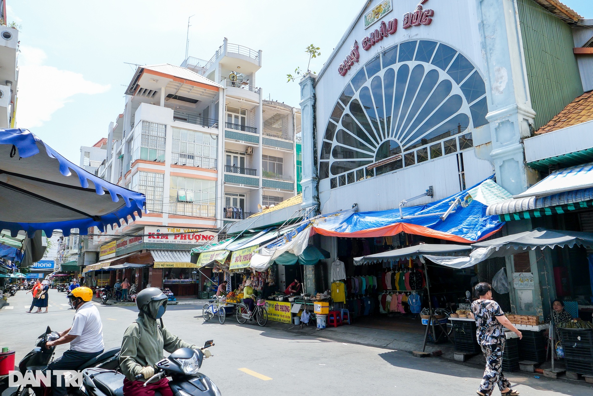 Khu chợ được ví như vương quốc mắm, bán đặc sản mùa nước nổi rẻ bèo - 1