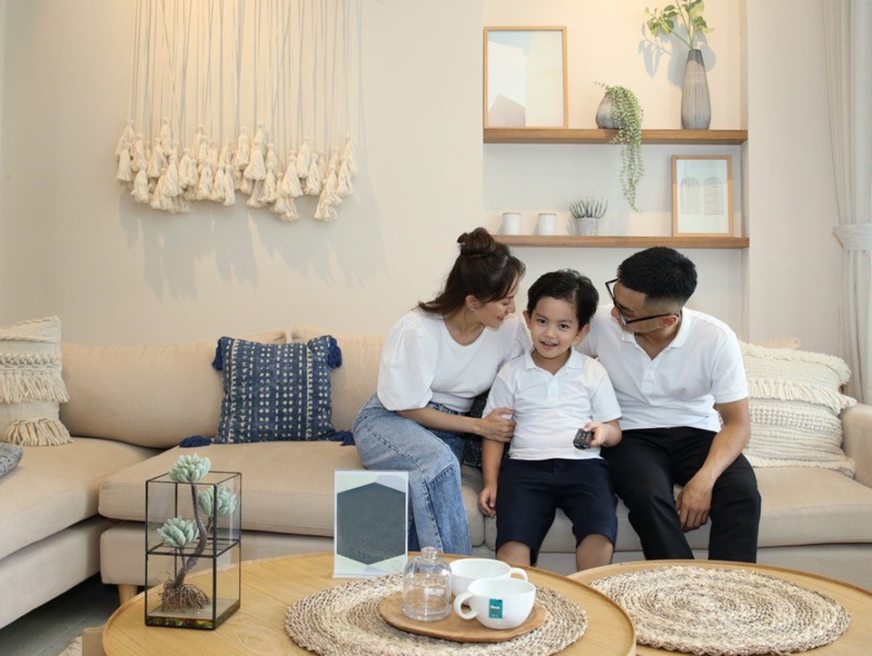 Khánh Thi - Phan Hiển và điệu nhảy ngẫu hứng giữa vườn xanh - 8 Khánh Thi - Phan Hiển và điệu nhảy ngẫu hứng giữa vườn xanh - 8