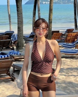 "Đường đua" bikini ngày hè của loạt sao Việt - 13