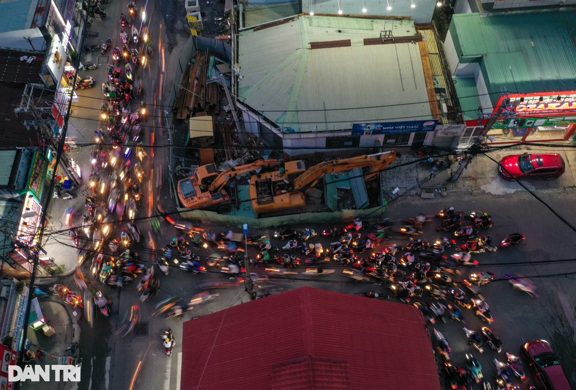 Lô cốt án ngữ giữa đường gây kẹt xe kéo dài ở TP Thủ Đức - 13