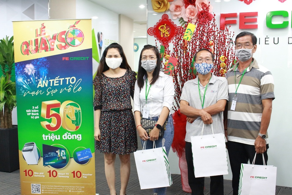 FE CREDIT công bố 3 khách hàng trúng giải đặc biệt của chương trình khuyến mãi Ăn Tết to - Vạn dự vô lo - 2 FE CREDIT công bố 3 khách hàng trúng giải đặc biệt của chương trình khuyến mãi Ăn Tết to - Vạn dự vô lo - 2