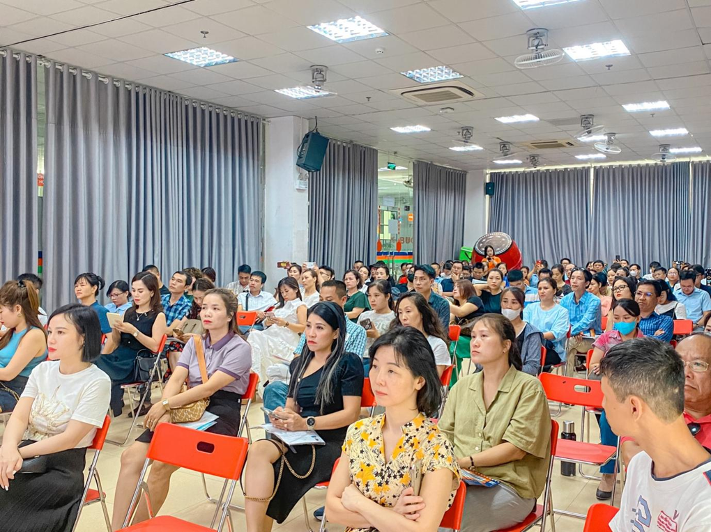 Nhiều phụ huynh an tâm xét tuyển học bạ cho con vào Phổ thông Cao đẳng - FPT Polytechnic - 4 Nhiều phụ huynh an tâm xét tuyển học bạ cho con vào Phổ thông Cao đẳng - FPT Polytechnic - 4