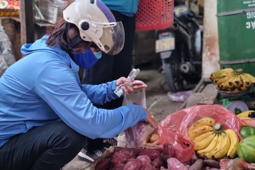 Hội chị em đi chợ giúp người dân khu phong tỏa: Bà con cần gì cứ order! - 3 Hội chị em đi chợ giúp người dân khu phong tỏa: Bà con cần gì cứ order! - 3