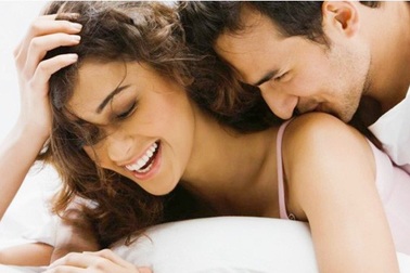 Lỡ "say nắng" đồng nghiệp vì vợ quá ngoan hiền