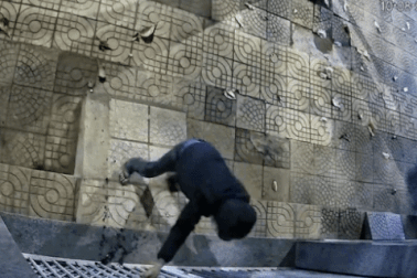 Xem vụ đánh ghen, chủ trang "Hóng biến 47" bị tạt mắm tôm vào nhà