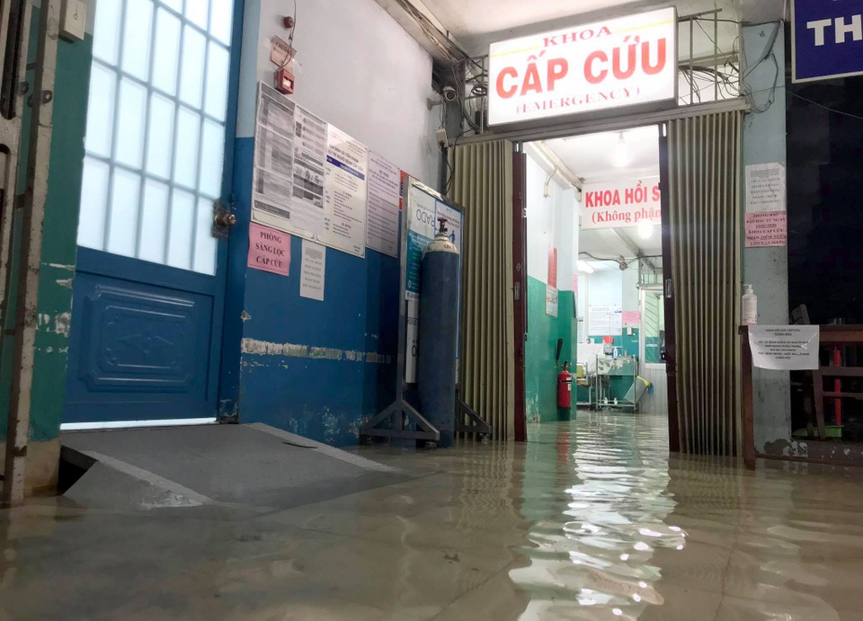 Ngập bệnh viện Ngập bệnh viện