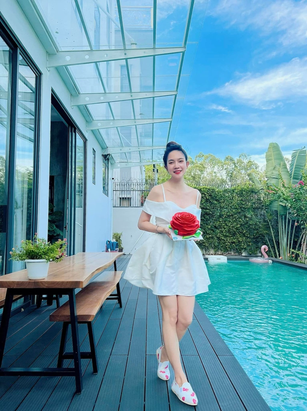 Vóc dáng gợi cảm của bà xã Lý Hải dù trải qua 4 lần sinh nở - 10 Vóc dáng gợi cảm của bà xã Lý Hải dù trải qua 4 lần sinh nở - 10