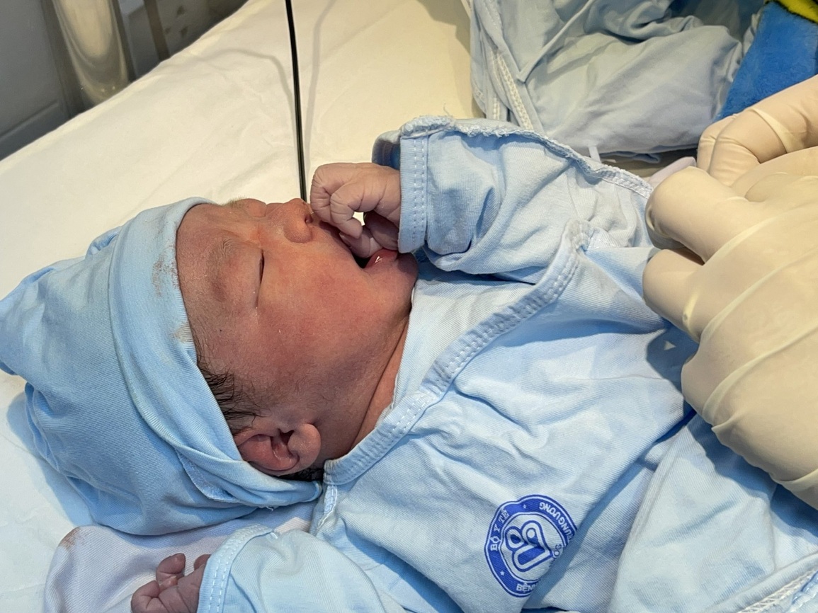 Ngắm công dân nhí chào đời đúng khoảnh khắc giao thừa - 2