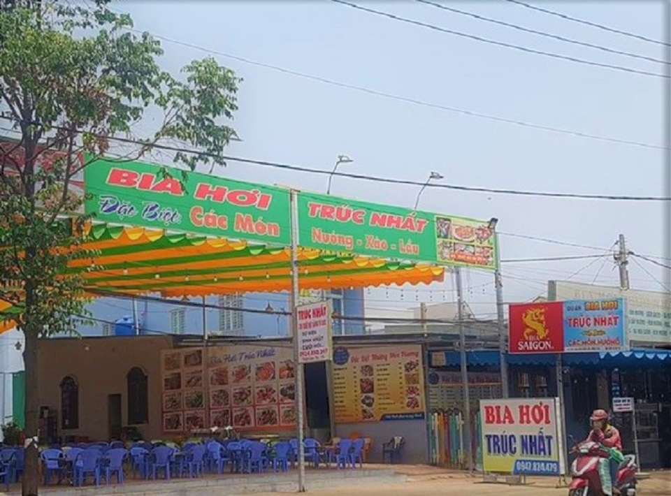 Tước quân tịch, khởi tố thượng úy công an gọi bạn đến đuổi chém tình địch - 1 Tước quân tịch, khởi tố thượng úy công an gọi bạn đến đuổi chém tình địch - 1