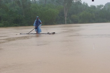 Hương Khê lại gồng mình trong cơn lũ mới