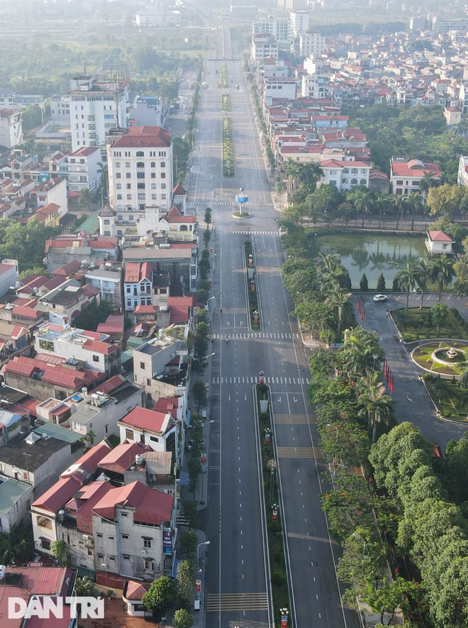 TP Bắc Giang vắng lặng giữa tâm bão Covid-19, đường phố không bóng người - 4