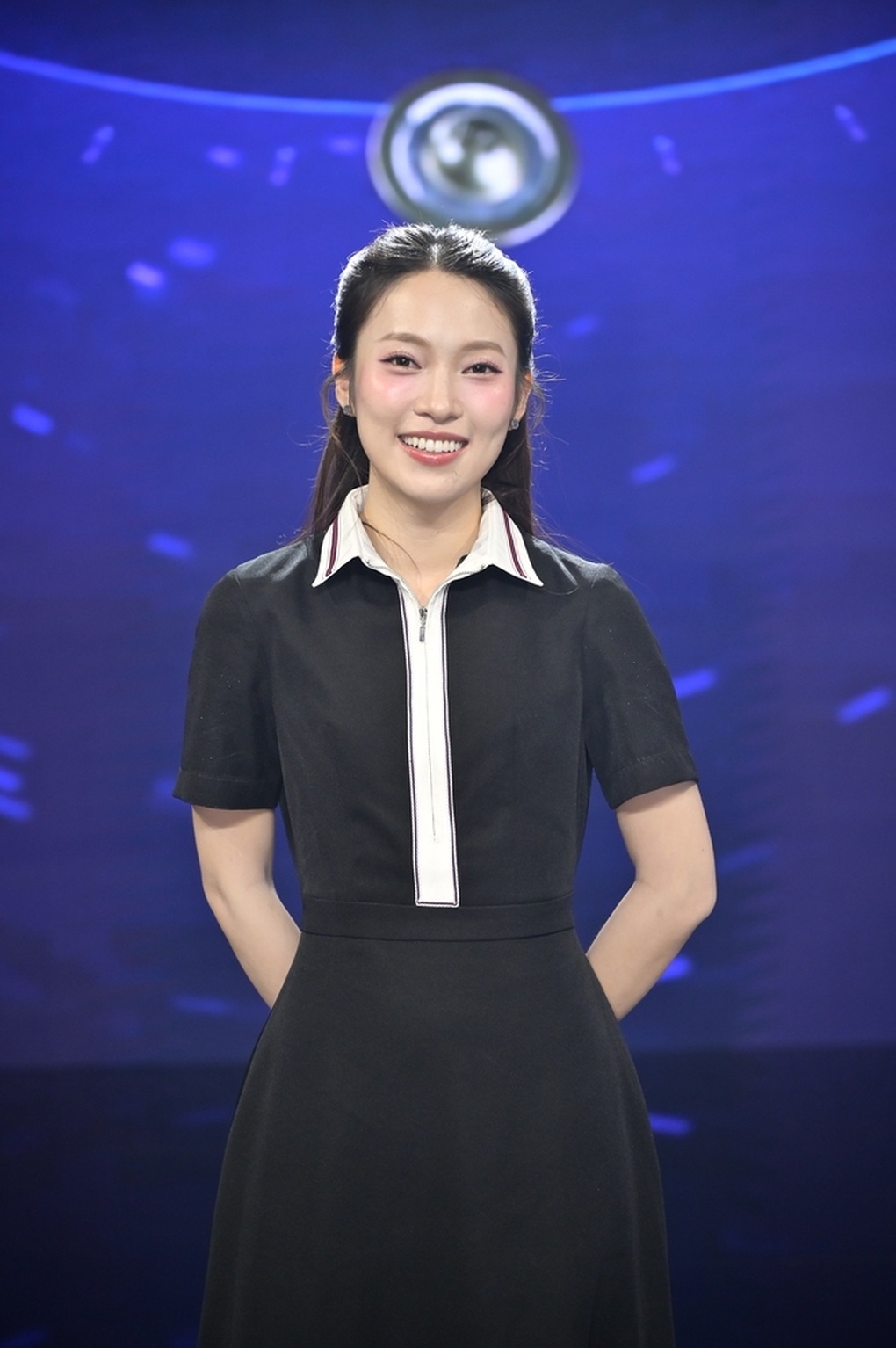 MC Khánh Vy gây ấn tượng với sinh viên, chia sẻ quan điểm về việc kiếm tiền - 1 MC Khánh Vy gây ấn tượng với sinh viên, chia sẻ quan điểm về việc kiếm tiền - 1