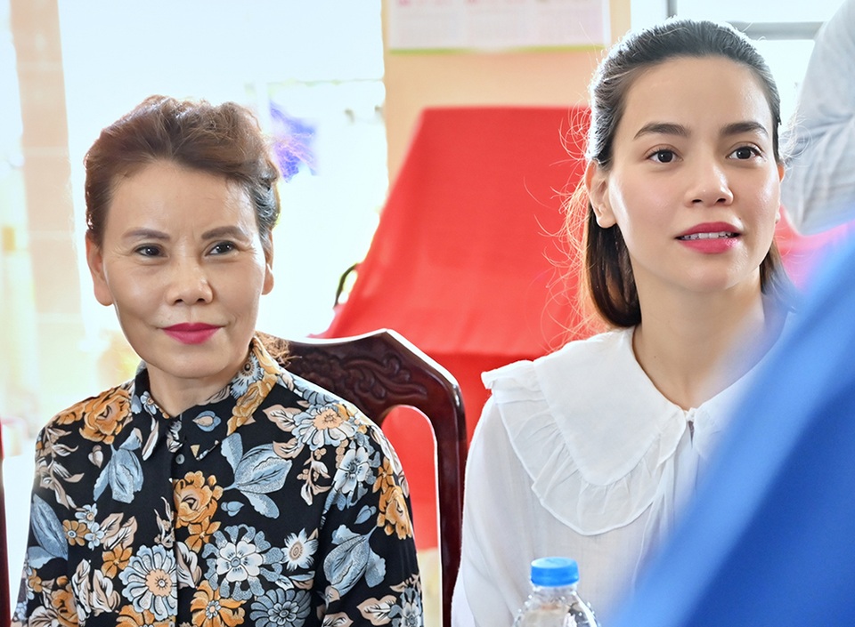 Hồ Ngọc Hà, con trai Subeo trao nước sạch cho miền Tây sau giãn cách xã hội - 4