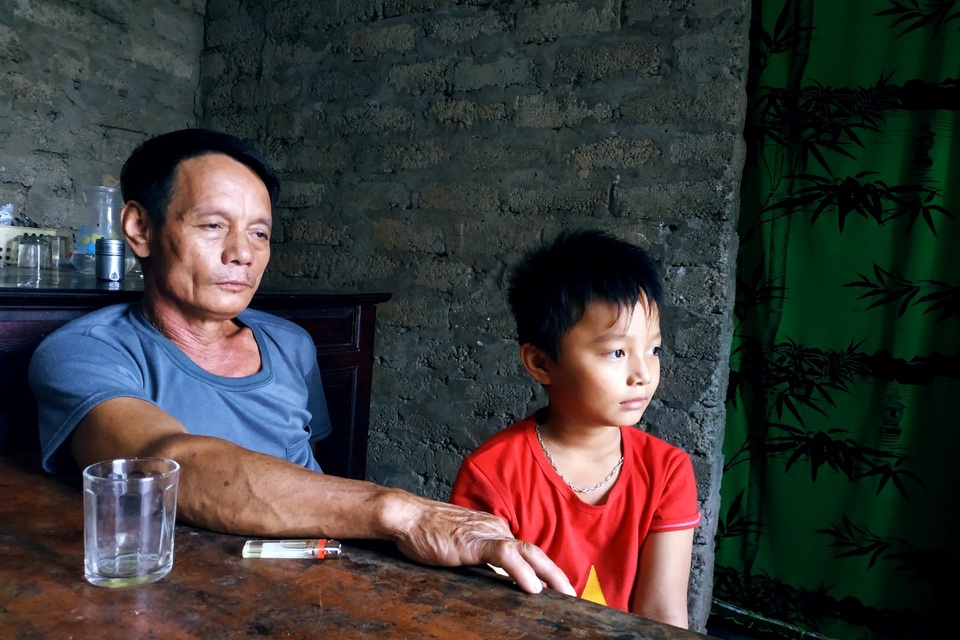 Nhà mình nghèo quá, cha mẹ gả con đi... để mà lấy tiền trả nợ, cứu anh - 5 Nhà mình nghèo quá, cha mẹ gả con đi... để mà lấy tiền trả nợ, cứu anh - 5