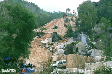 Các đối tượng leo ngọn cây cảnh giới cho mỏ cát trái phép