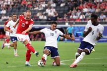 Siêu phẩm sút xa giúp Đan Mạch "ép" tuyển Anh chia điểm