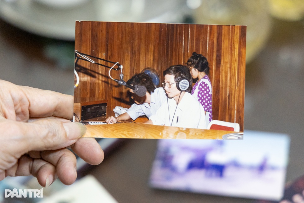 BTV trực phát thanh trưa 30/4/1975: Cầm bản tin suýt ngã, ngỡ mình đang mơ - 5 BTV trực phát thanh trưa 30/4/1975: Cầm bản tin suýt ngã, ngỡ mình đang mơ - 5