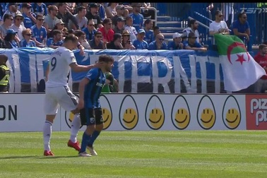 Tát trộm đối thủ, Ibrahimovic bị truất quyền thi đấu