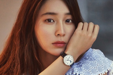 Lee Min Jung khoe dáng tại Đà Nẵng