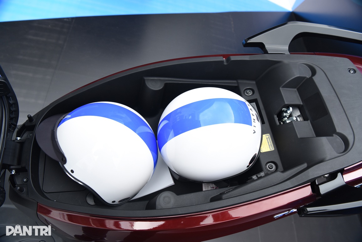 VinFast ra loạt xe máy điện dùng pin công nghệ mới, đi 200km một lần sạc - 4 VinFast ra loạt xe máy điện dùng pin công nghệ mới, đi 200km một lần sạc - 4