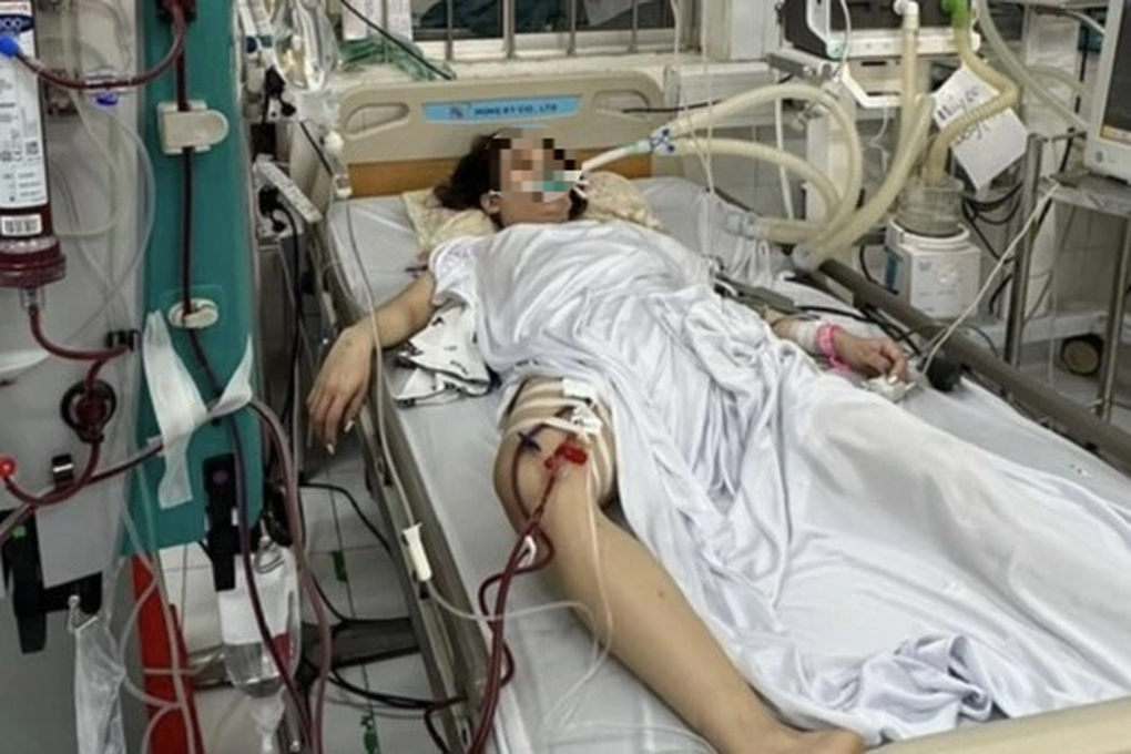 Hai dì cháu nhập viện nghi do ngộ độc rượu - 1 Hai dì cháu nhập viện nghi do ngộ độc rượu - 1