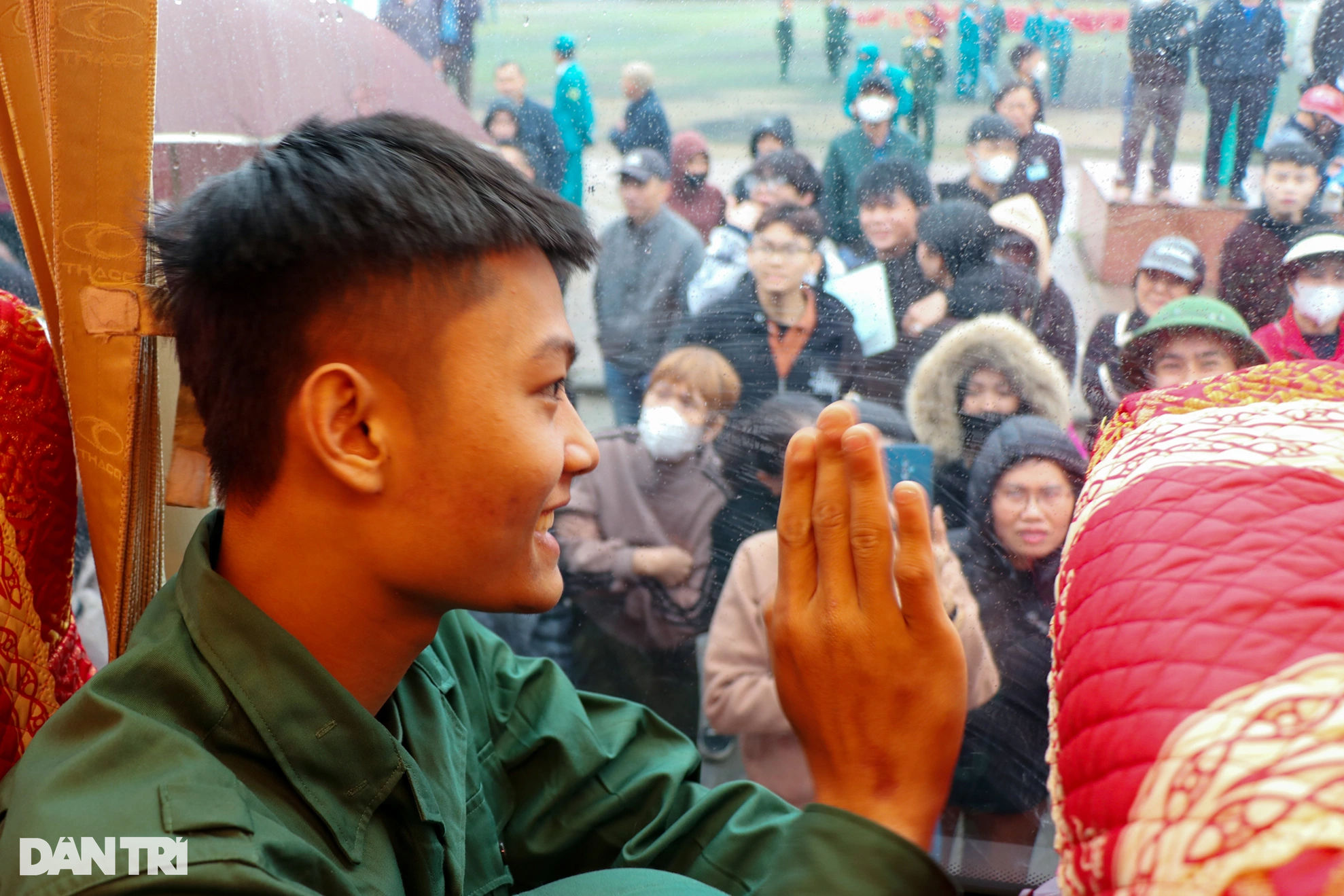 Tân binh lau nước mắt cho mẹ: Con đi bộ đội mẹ phải vui, sao lại khóc - 5 Tân binh lau nước mắt cho mẹ: Con đi bộ đội mẹ phải vui, sao lại khóc - 5