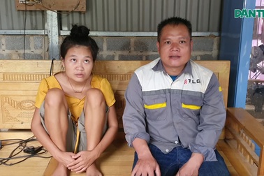 Người đàn ông vật lộn mưu sinh nuôi vợ tâm thần và 2 con thơ