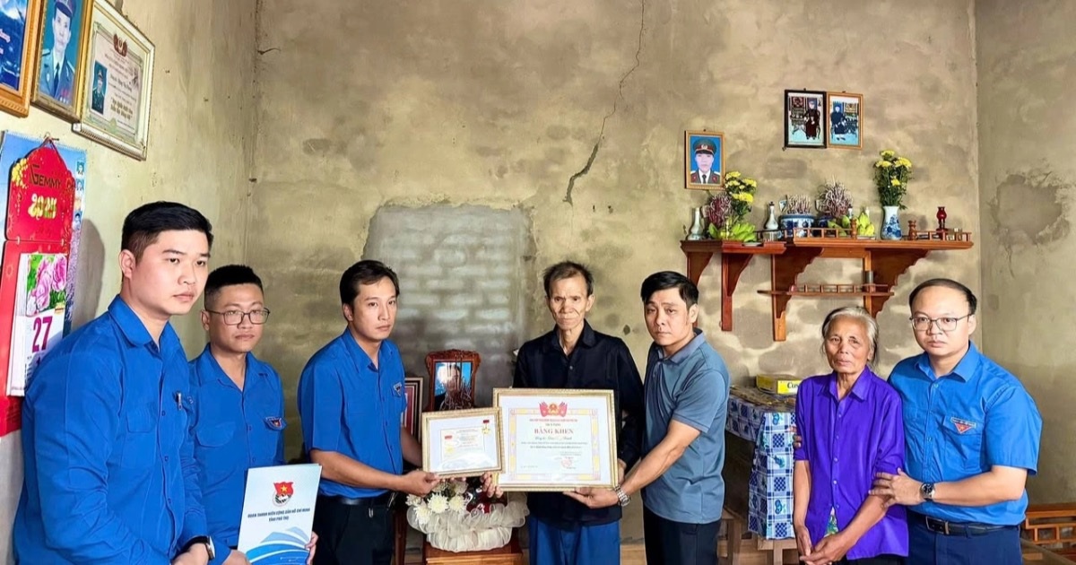 Truy tặng Huy hiệu "Tuổi trẻ dũng cảm" cho thanh niên cứu 4 người đuối nước