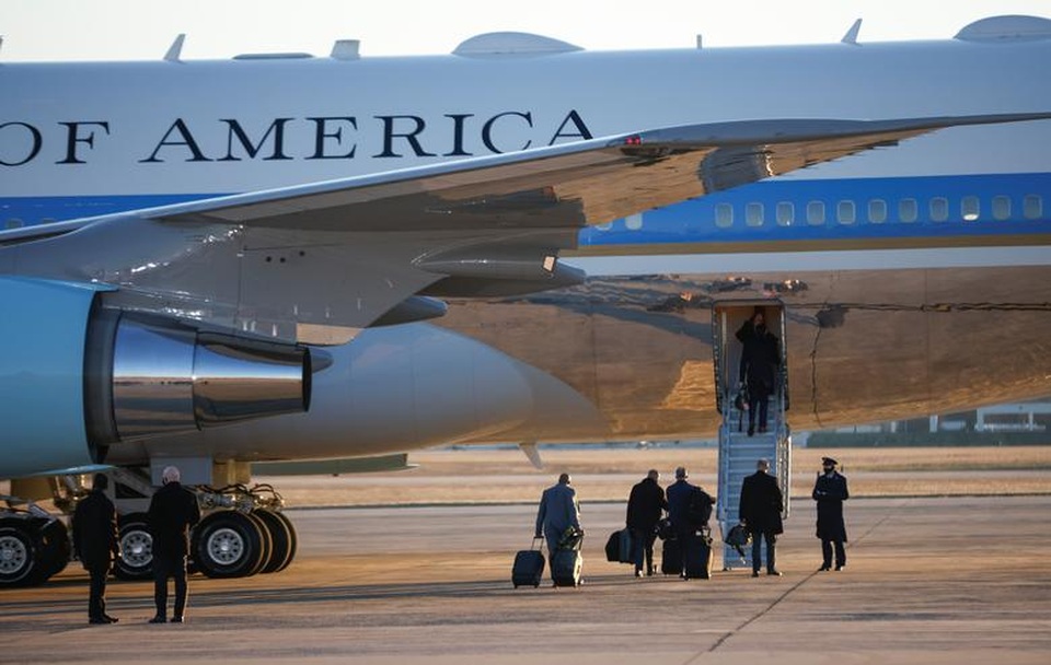 Cậu út Barron vắng mặt trong ngày ông Trump rời Nhà Trắng - 3