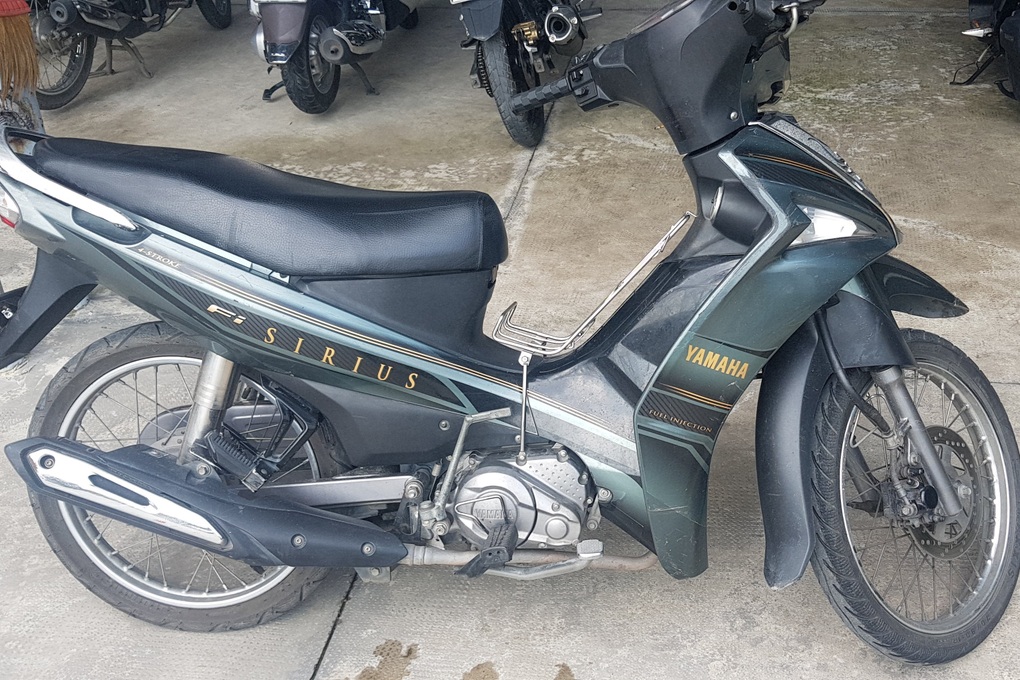 Hai kẻ cướp rút dao kề cổ, lấy xe máy của tài xế xe ôm - 2 Hai kẻ cướp rút dao kề cổ, lấy xe máy của tài xế xe ôm - 2
