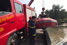 Tìm kiếm nam thanh niên nghi gieo mình xuống sông Lam tự vẫn