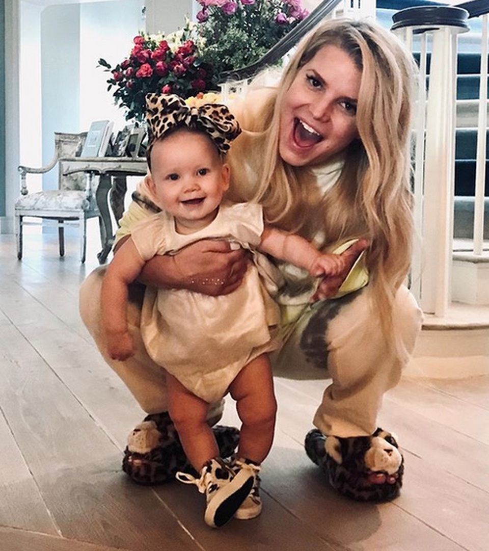 Jessica Simpson thừa nhận từng nghiện rượu - 8 Jessica Simpson thừa nhận từng nghiện rượu - 8