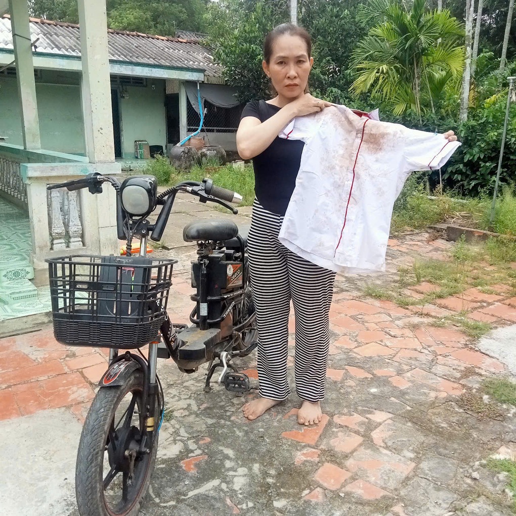 Vụ nữ sinh bị xe cán tử vong ở Vĩnh Long: Gia hạn điều tra thêm 2 tháng - 1 Vụ nữ sinh bị xe cán tử vong ở Vĩnh Long: Gia hạn điều tra thêm 2 tháng - 1