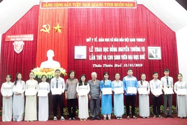 Trao 150 suất học bổng Nguyễn Trường Tộ cho sinh viên Đại Học Huế