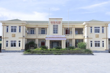 Hàng chục trụ sở khang trang bỏ hoang sau sáp nhập