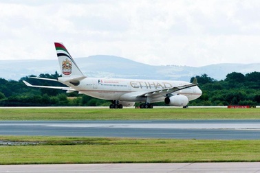 Trở dạ ở độ cao 10000 m, sinh con trên máy bay rồi giấu xác trong nhà vệ sinh