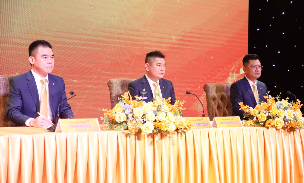 Em trai ông Nguyễn Đức Thụy vào HĐQT sau gần 1 tháng gia nhập LPBank - 1 Em trai ông Nguyễn Đức Thụy vào HĐQT sau gần 1 tháng gia nhập LPBank - 1