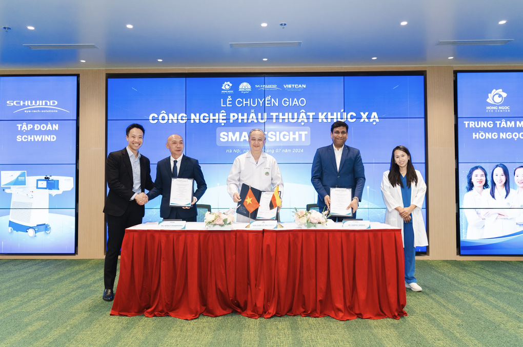 Bệnh viện Hồng Ngọc nhận chuyển giao công nghệ mổ cận SmartSight đột phá 2024 - 1 Bệnh viện Hồng Ngọc nhận chuyển giao công nghệ mổ cận SmartSight đột phá 2024 - 1